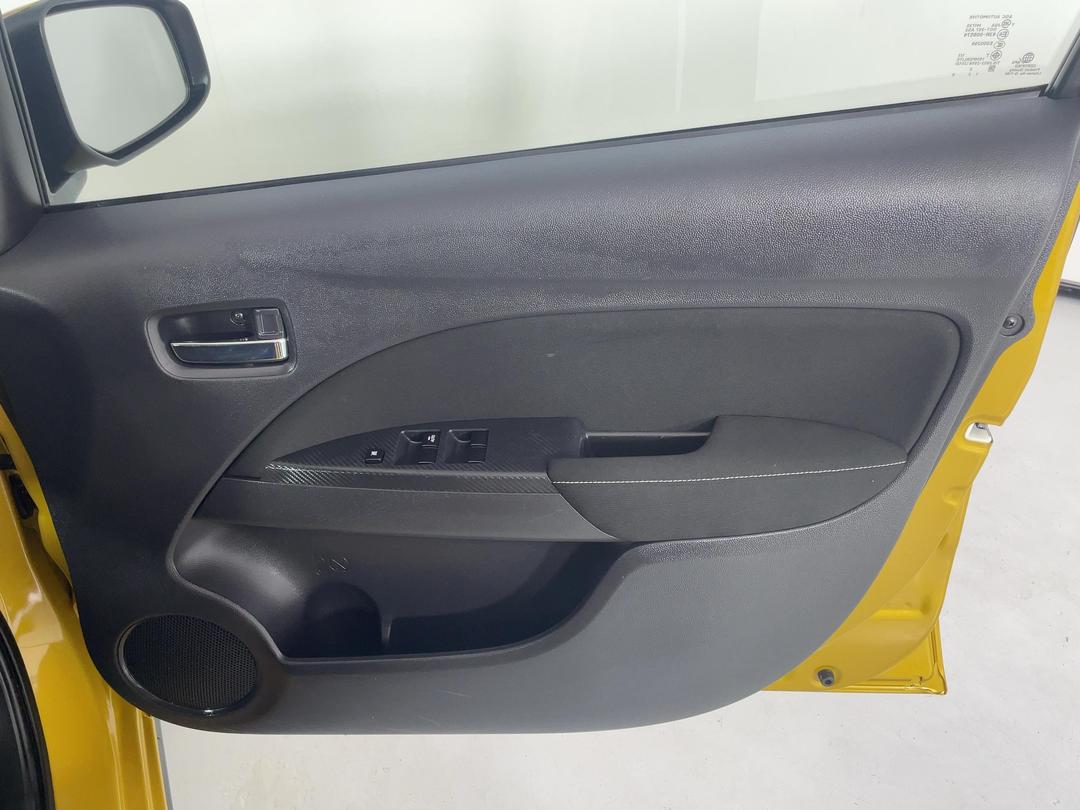 Photo '15' of Mitsubishi Mirage