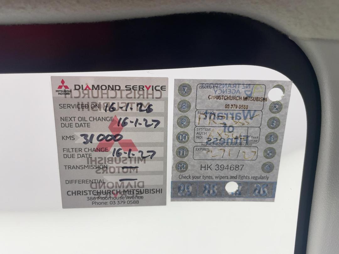 Photo '28' of Mitsubishi Mirage