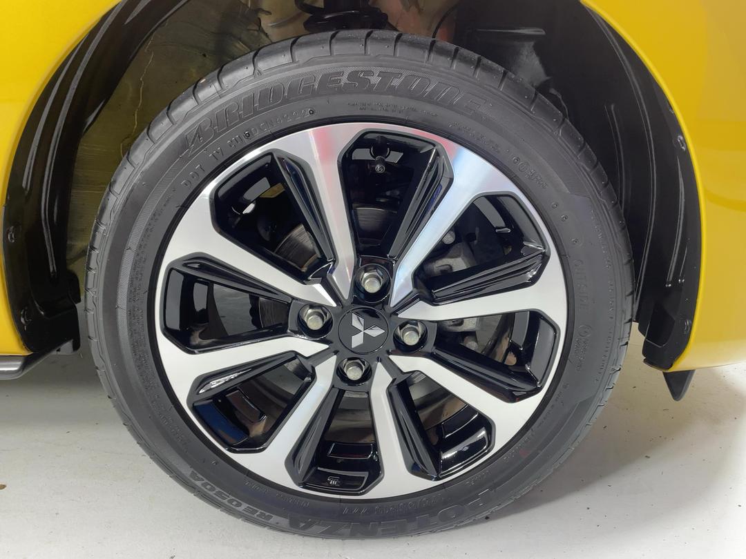 Photo '9' of Mitsubishi Mirage