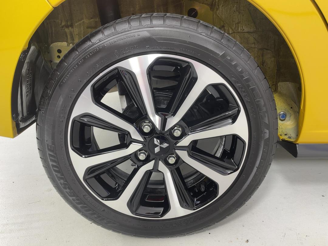 Photo '12' of Mitsubishi Mirage