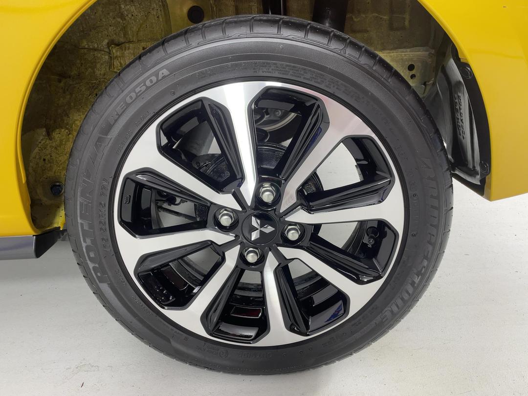 Photo '11' of Mitsubishi Mirage