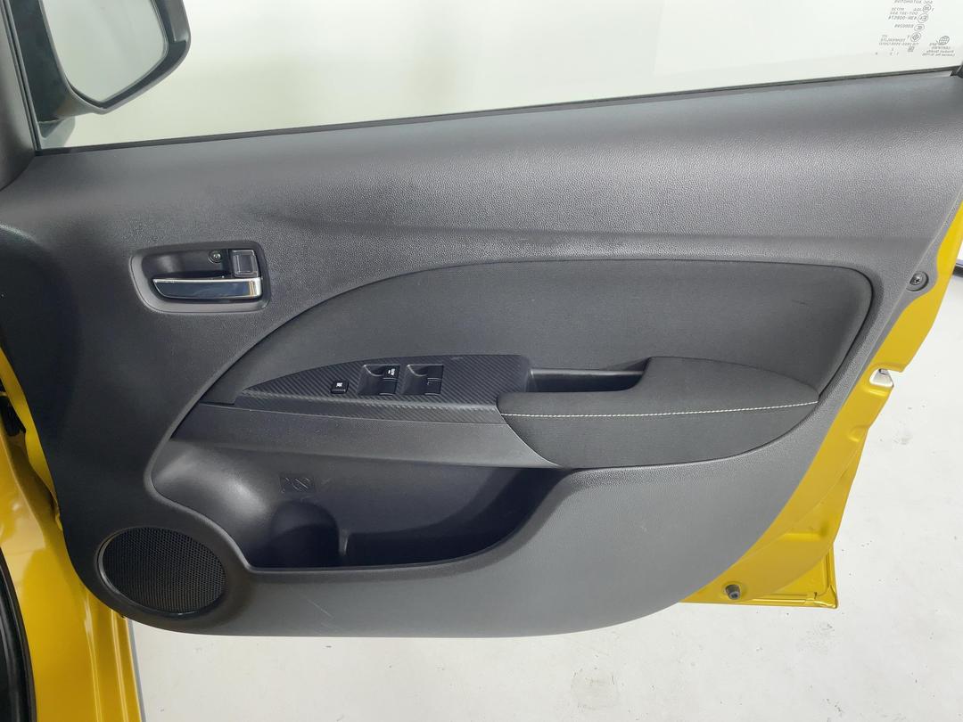 Photo '15' of Mitsubishi Mirage