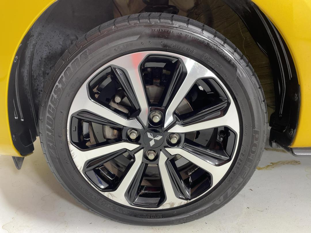 Photo '10' of Mitsubishi Mirage