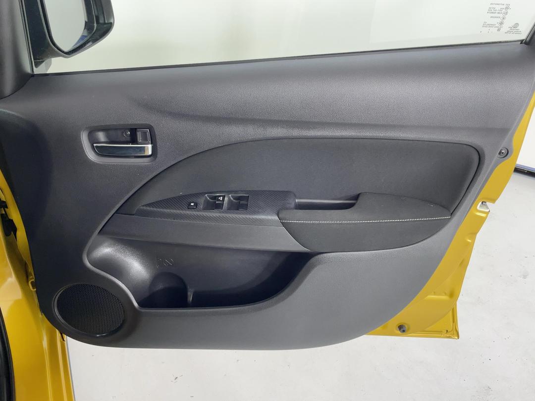 Photo '15' of Mitsubishi Mirage