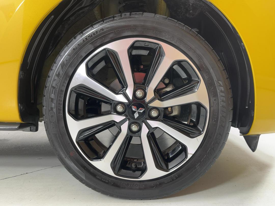 Photo '9' of Mitsubishi Mirage