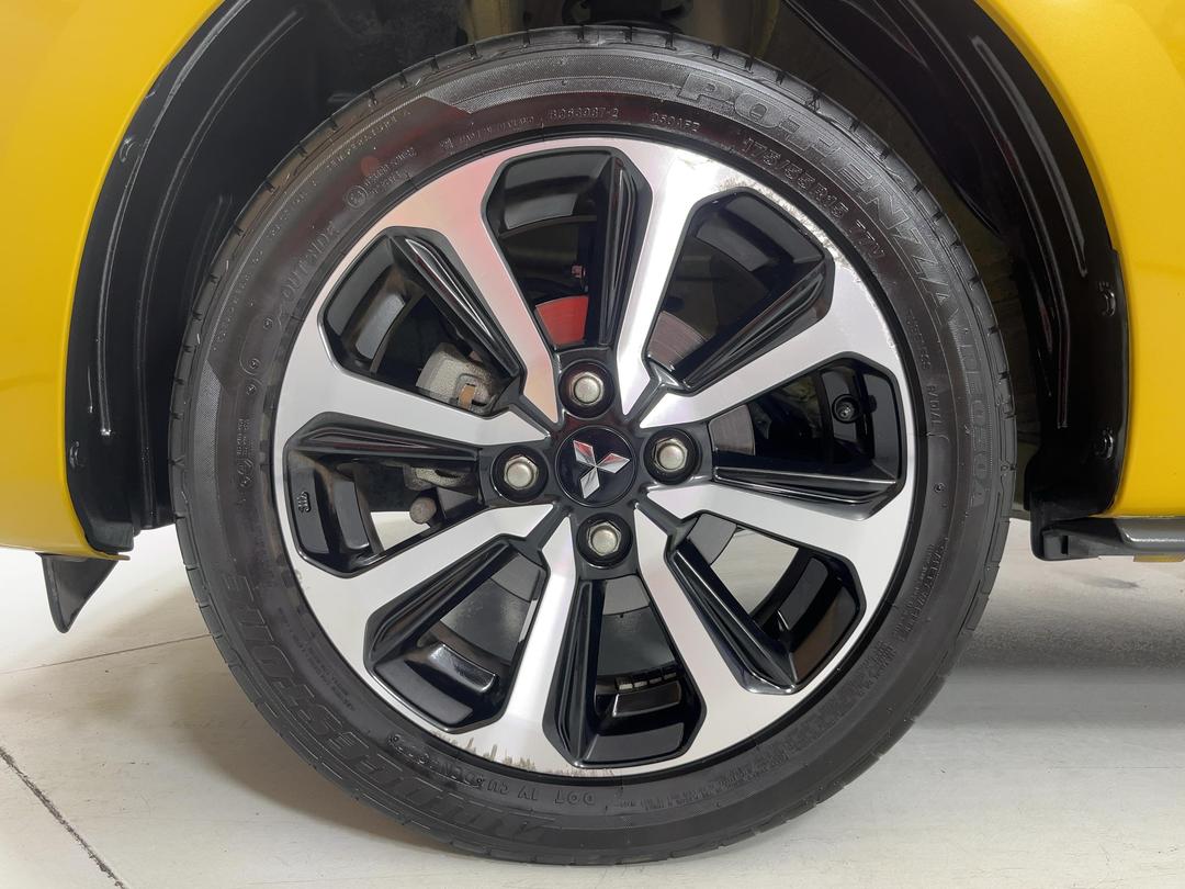 Photo '10' of Mitsubishi Mirage