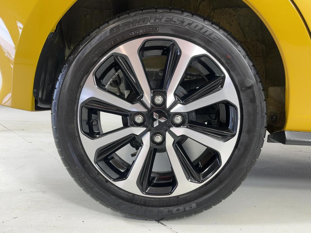 Photo '12' of Mitsubishi Mirage