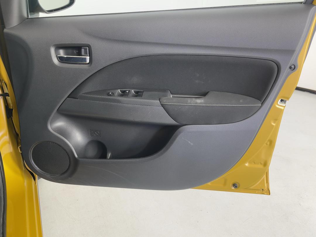 Photo '15' of Mitsubishi Mirage