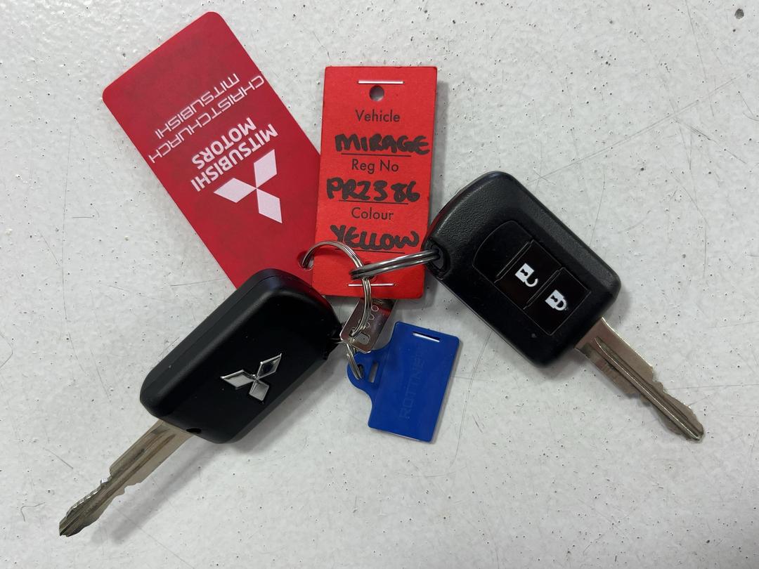 Photo '22' of Mitsubishi Mirage