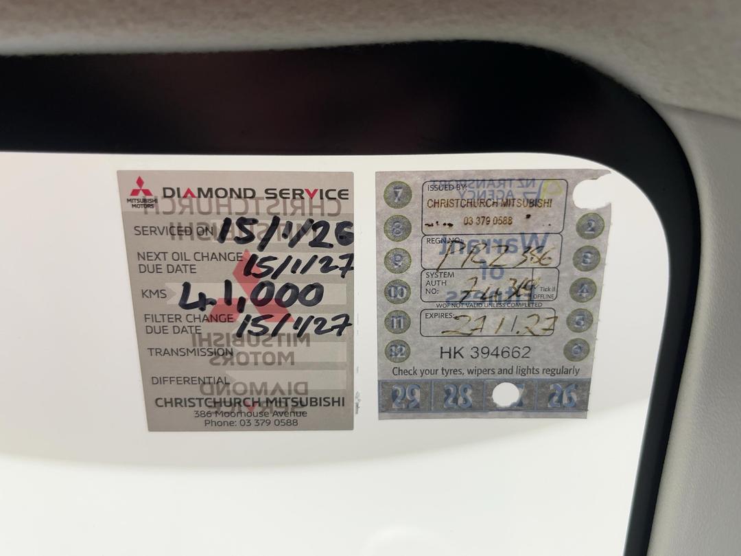 Photo '28' of Mitsubishi Mirage