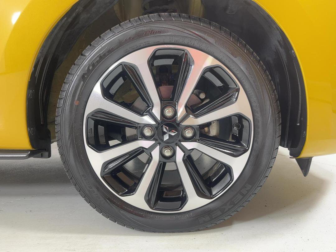 Photo '9' of Mitsubishi Mirage