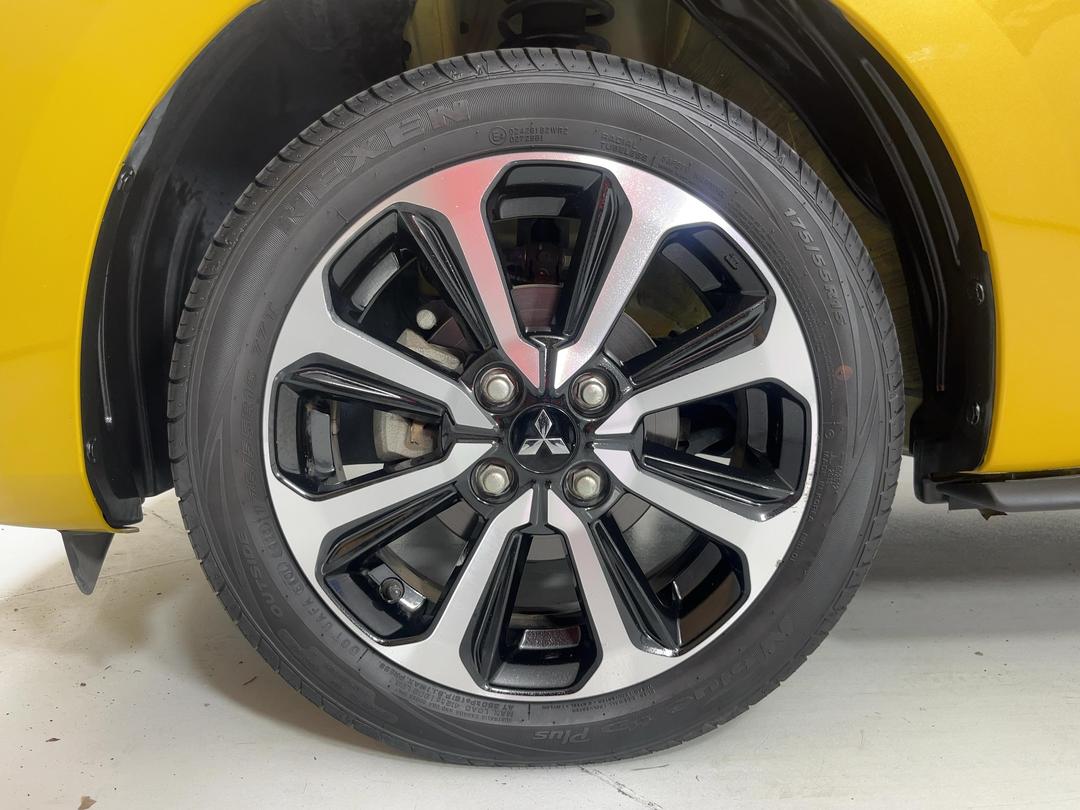 Photo '10' of Mitsubishi Mirage