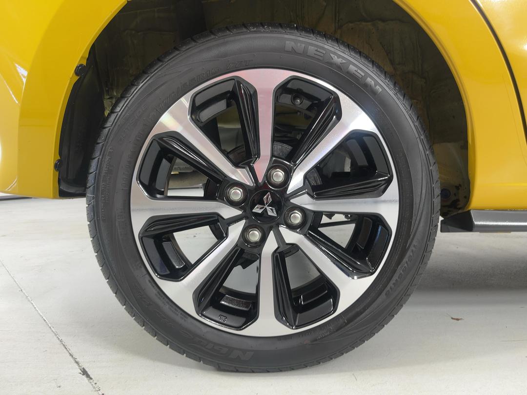 Photo '12' of Mitsubishi Mirage