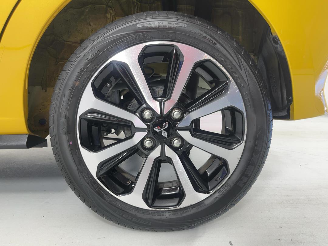 Photo '11' of Mitsubishi Mirage