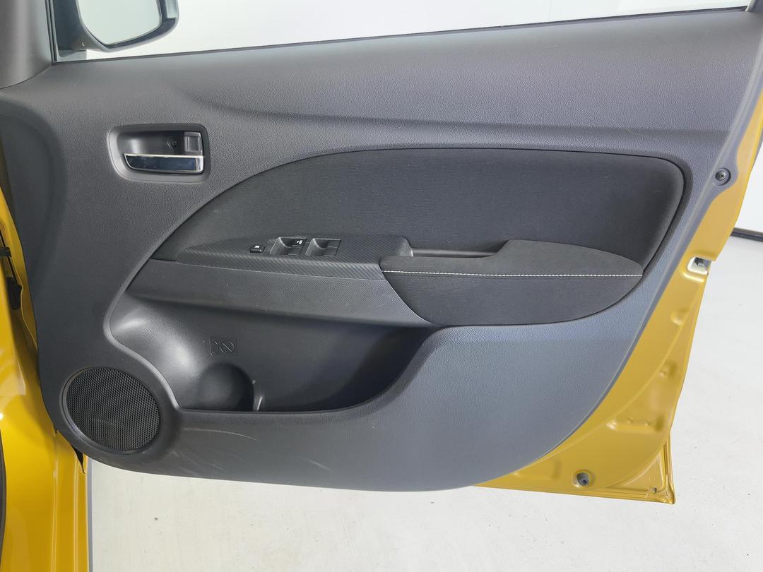 Photo '15' of Mitsubishi Mirage
