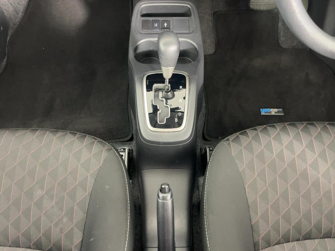 Photo '18' of Mitsubishi Mirage