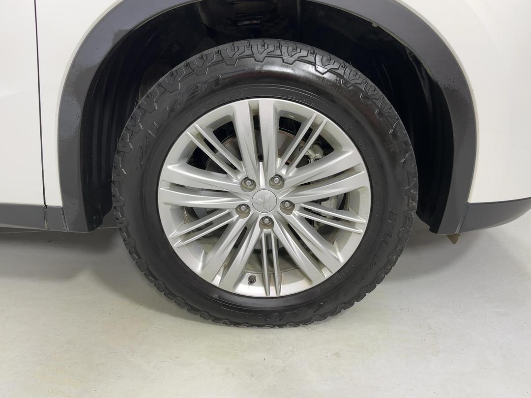 Photo '9' of Mitsubishi Outlander