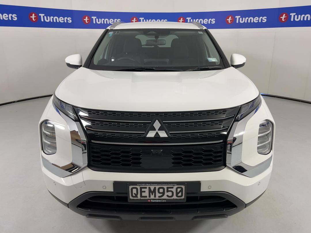 Photo '2' of Mitsubishi Outlander