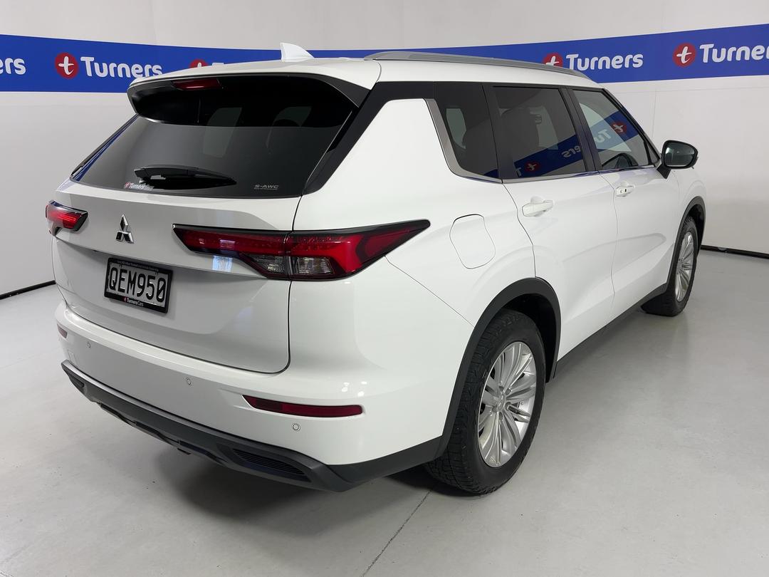Photo '7' of Mitsubishi Outlander