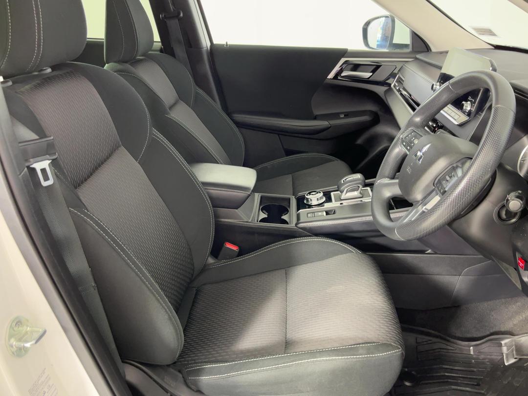 Photo '16' of Mitsubishi Outlander