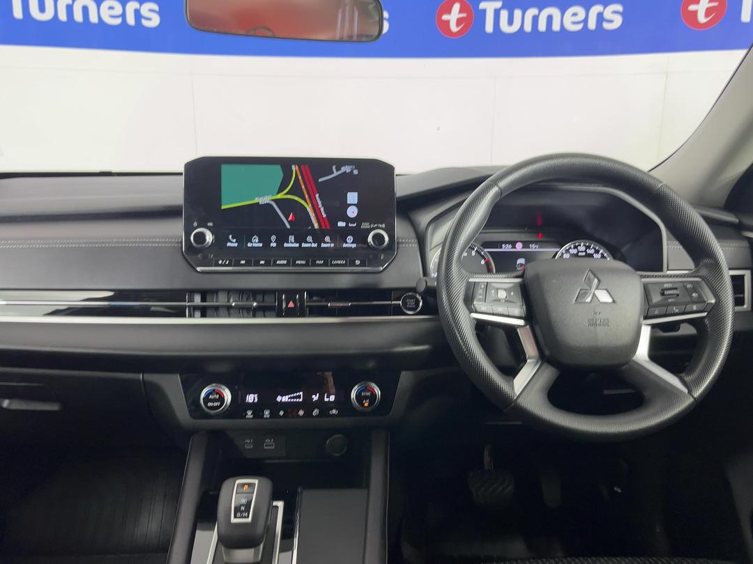 Photo '17' of Mitsubishi Outlander