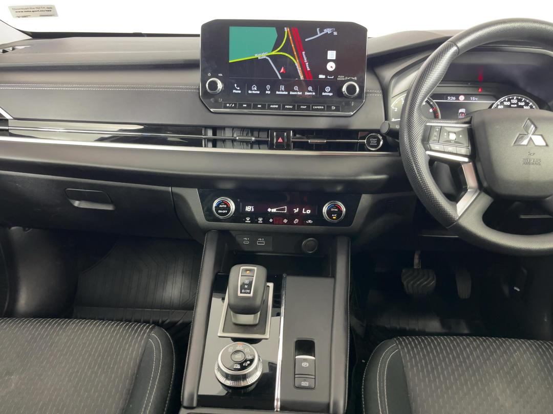 Photo '18' of Mitsubishi Outlander