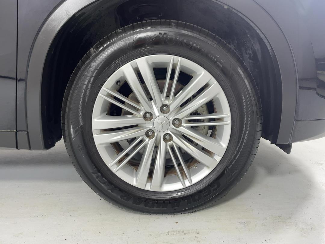 Photo '9' of Mitsubishi Outlander