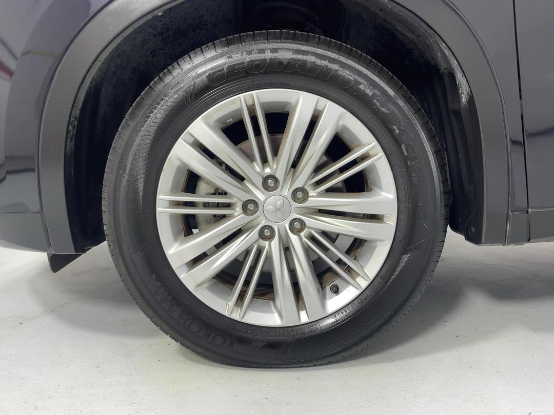 Photo '10' of Mitsubishi Outlander