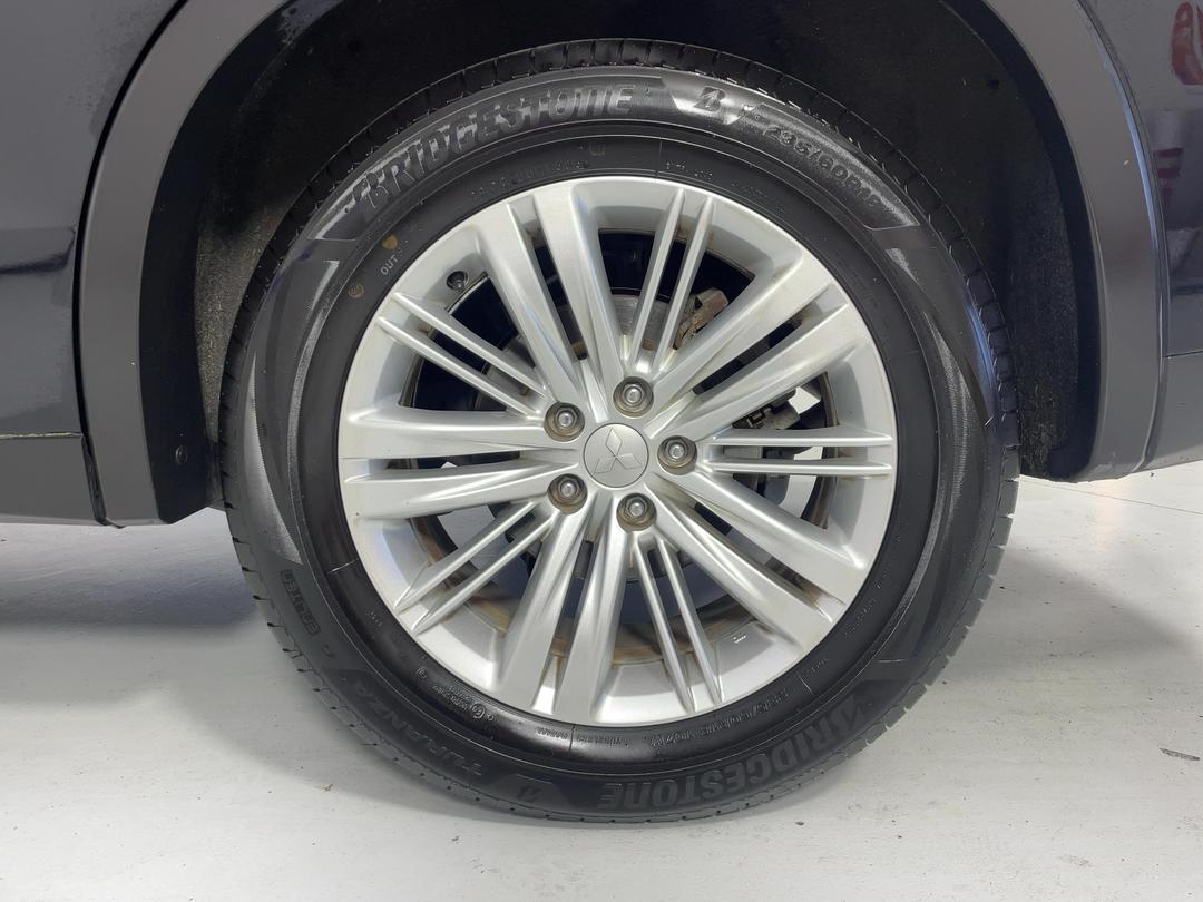 Photo '11' of Mitsubishi Outlander