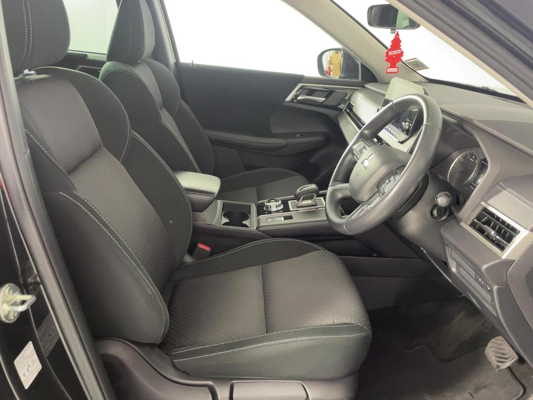 Photo '16' of Mitsubishi Outlander