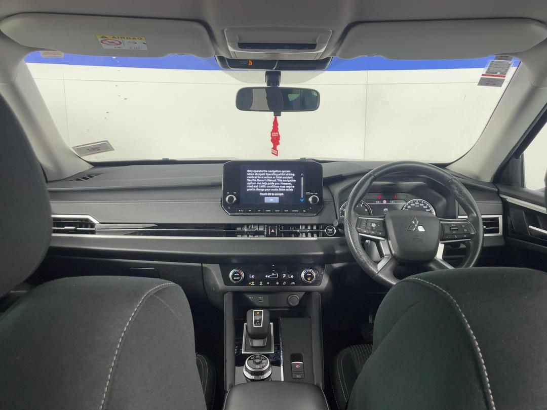 Photo '17' of Mitsubishi Outlander