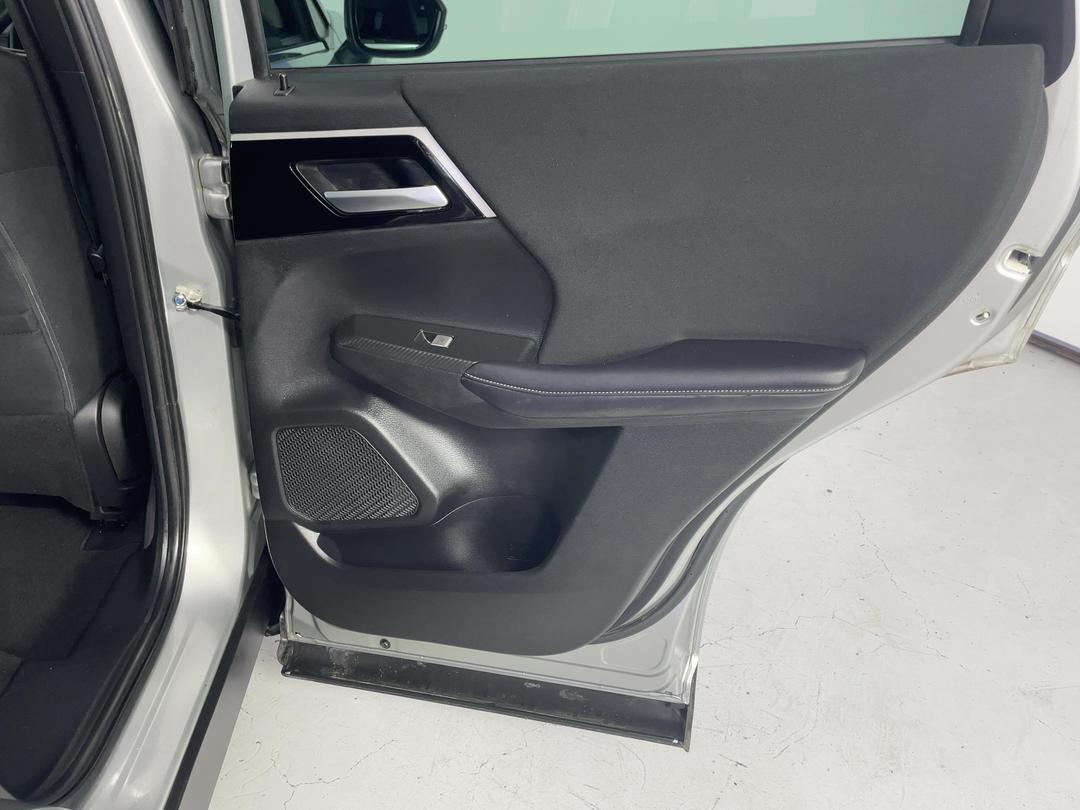 Photo '19' of Mitsubishi Outlander