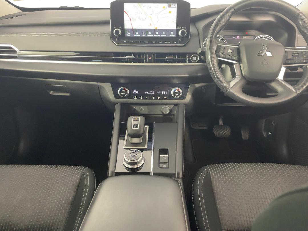 Photo '18' of Mitsubishi Outlander