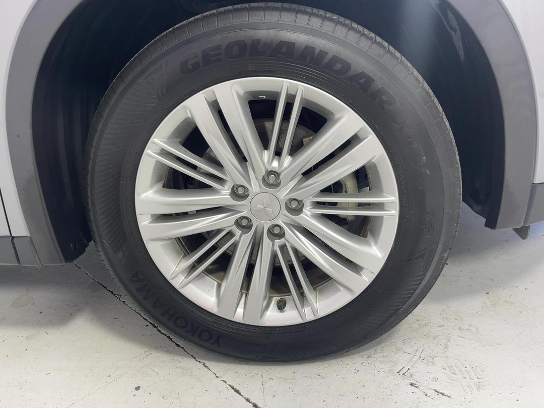 Photo '9' of Mitsubishi Outlander