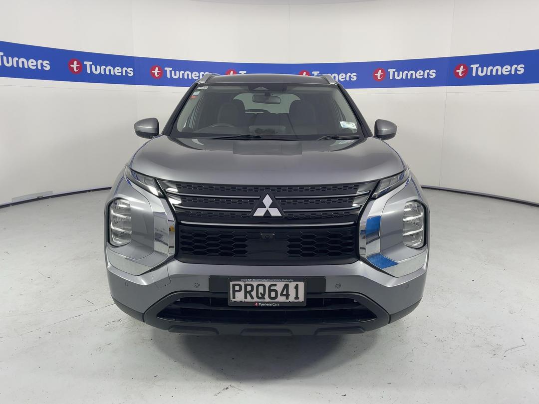 Photo '2' of Mitsubishi Outlander