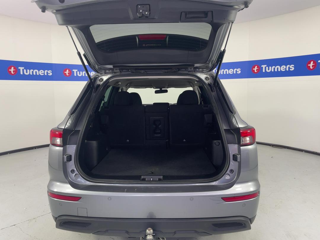 Photo '14' of Mitsubishi Outlander