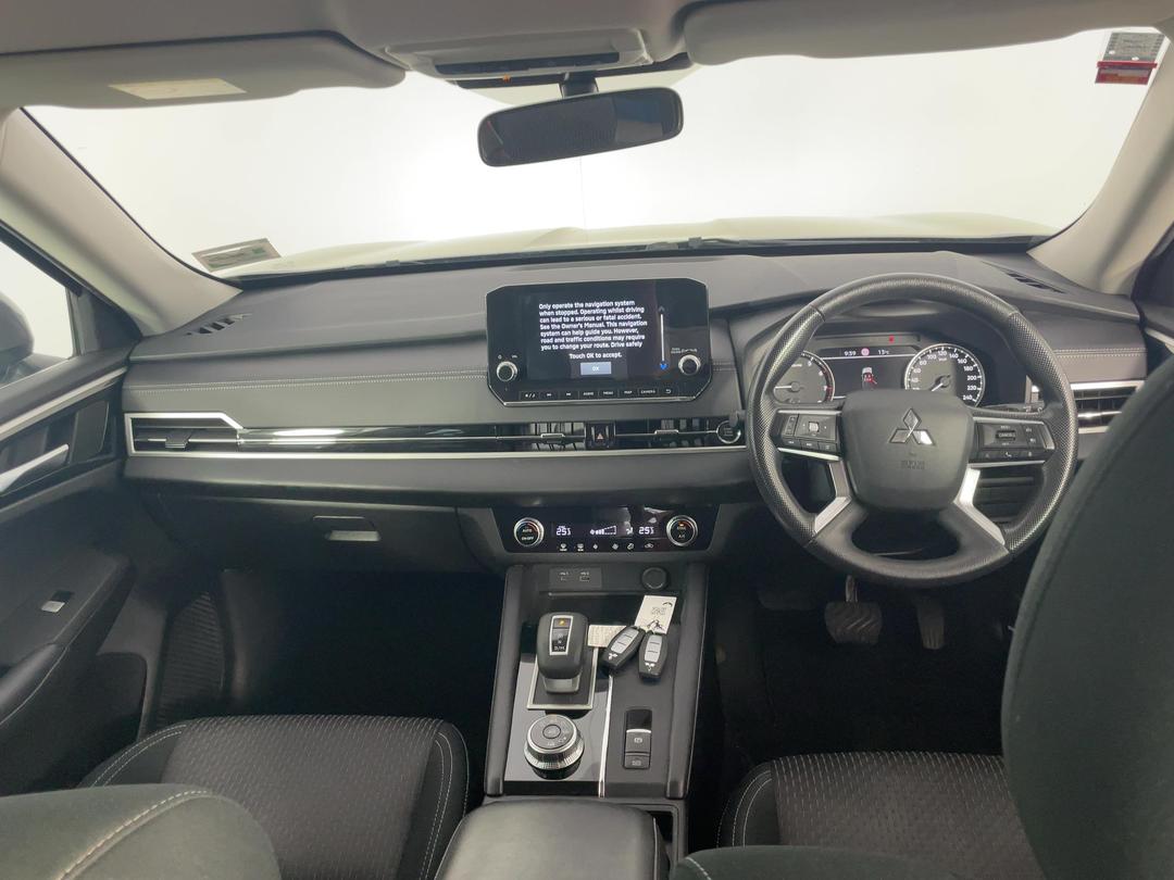 Photo '17' of Mitsubishi Outlander