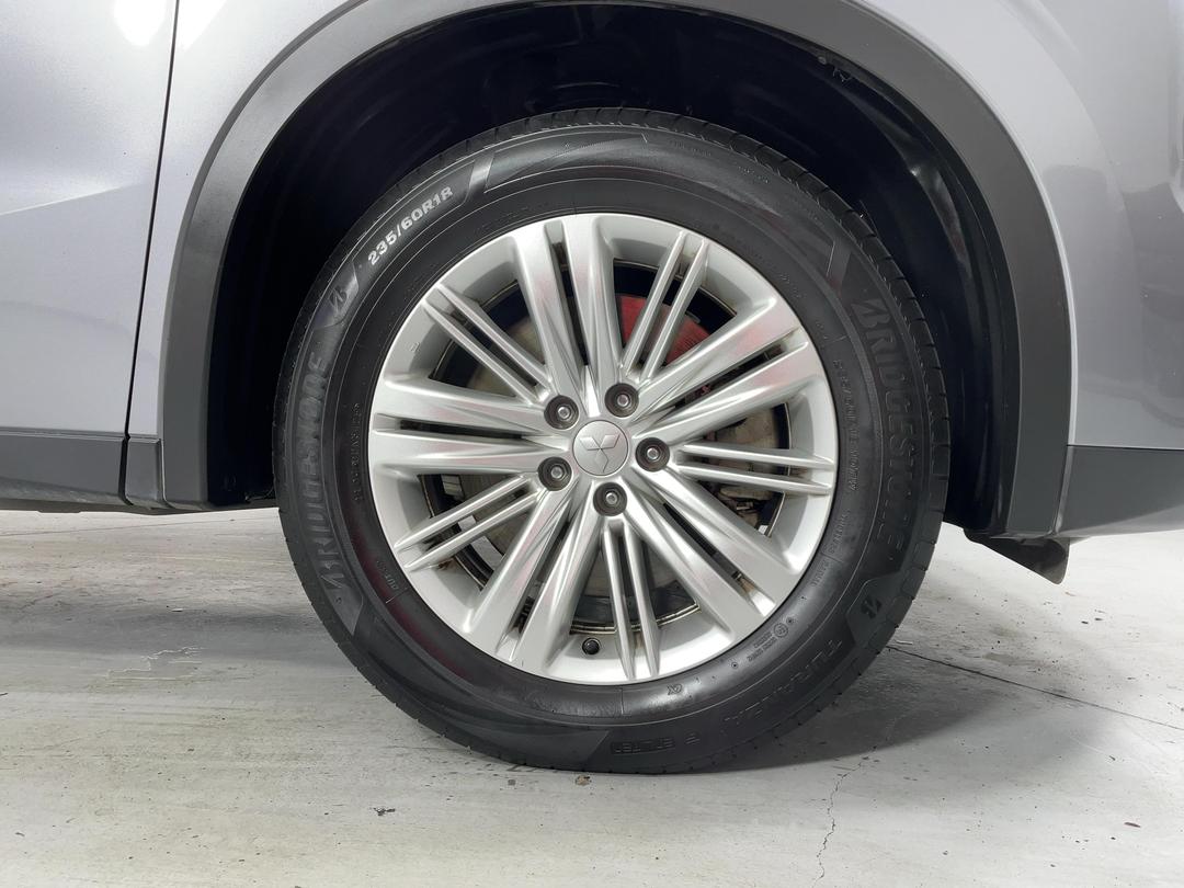 Photo '9' of Mitsubishi Outlander