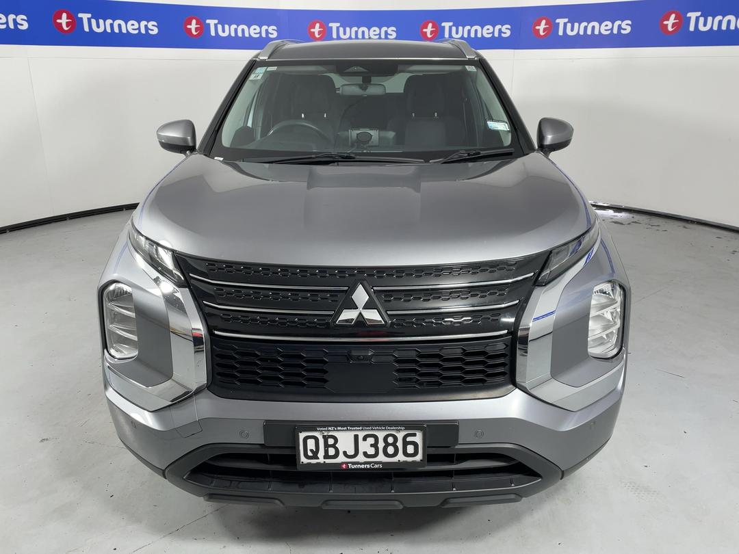 Photo '2' of Mitsubishi Outlander