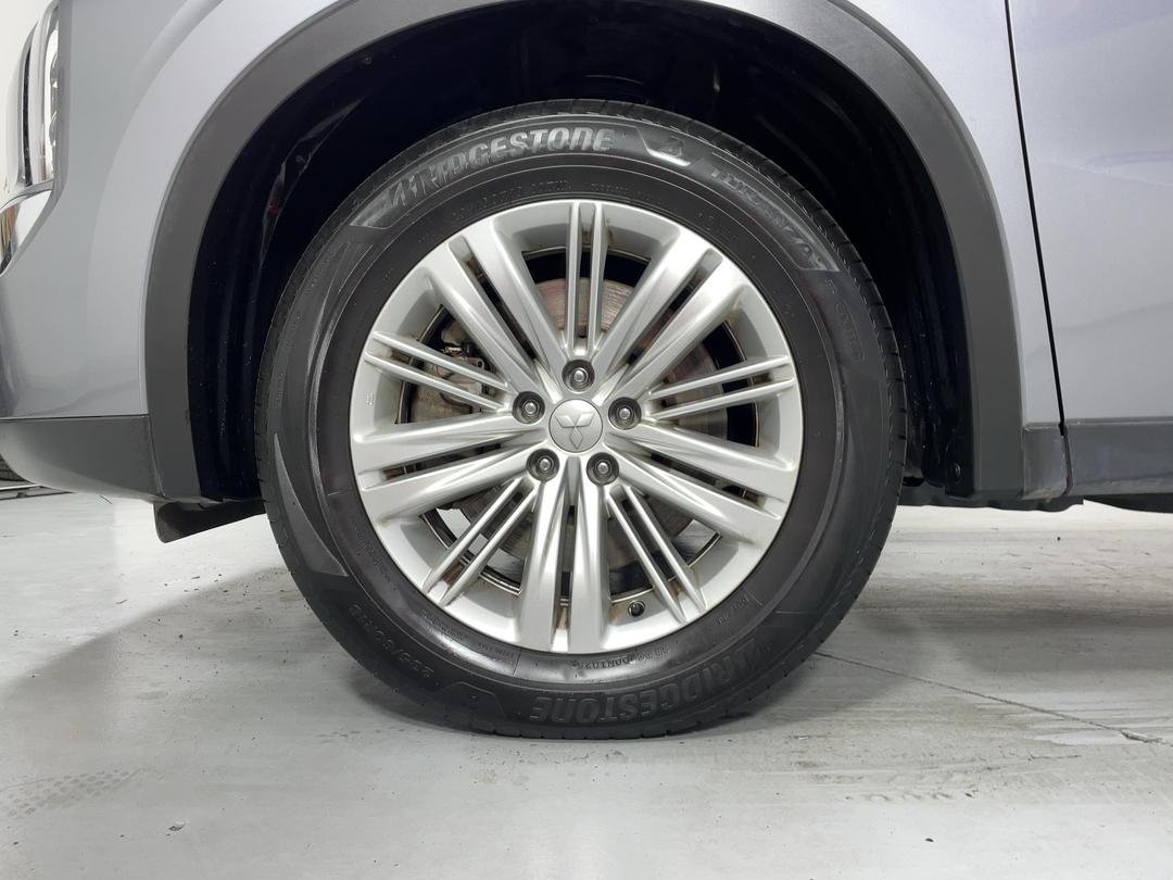 Photo '10' of Mitsubishi Outlander