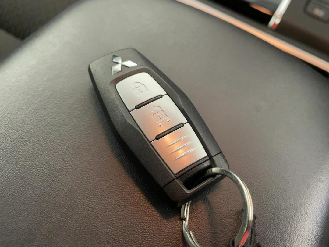 Photo '22' of Mitsubishi Outlander