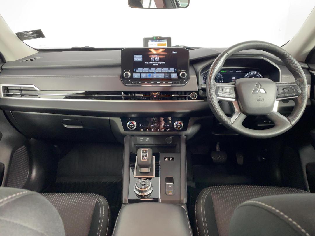 Photo '17' of Mitsubishi Outlander