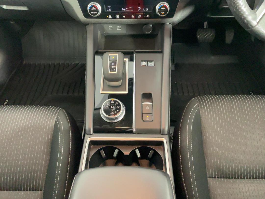 Photo '18' of Mitsubishi Outlander