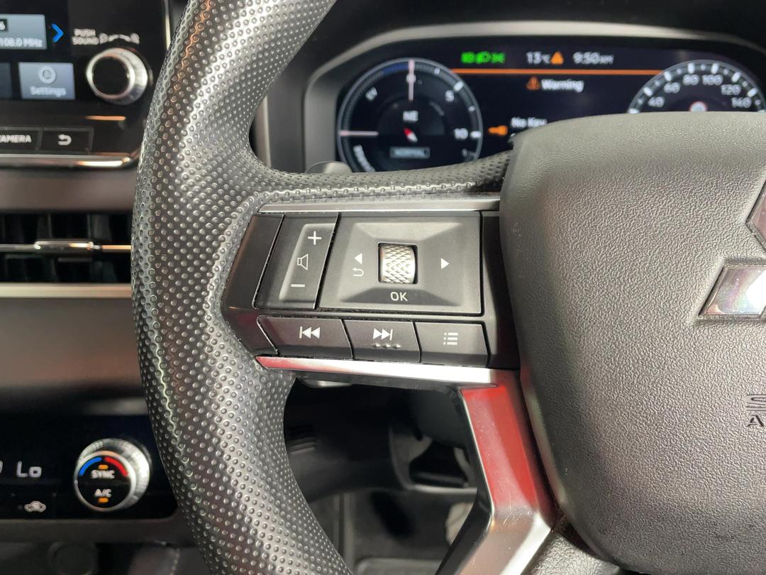 Photo '33' of Mitsubishi Outlander
