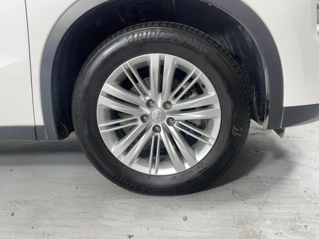 Photo '9' of Mitsubishi Outlander