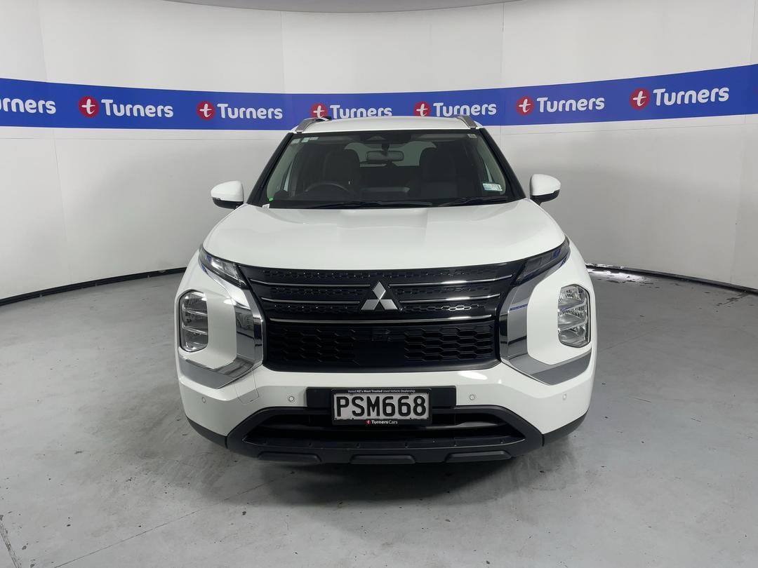 Photo '2' of Mitsubishi Outlander