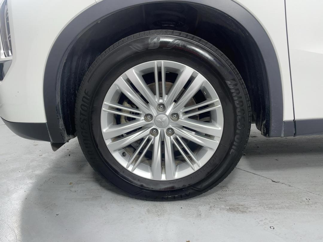 Photo '10' of Mitsubishi Outlander