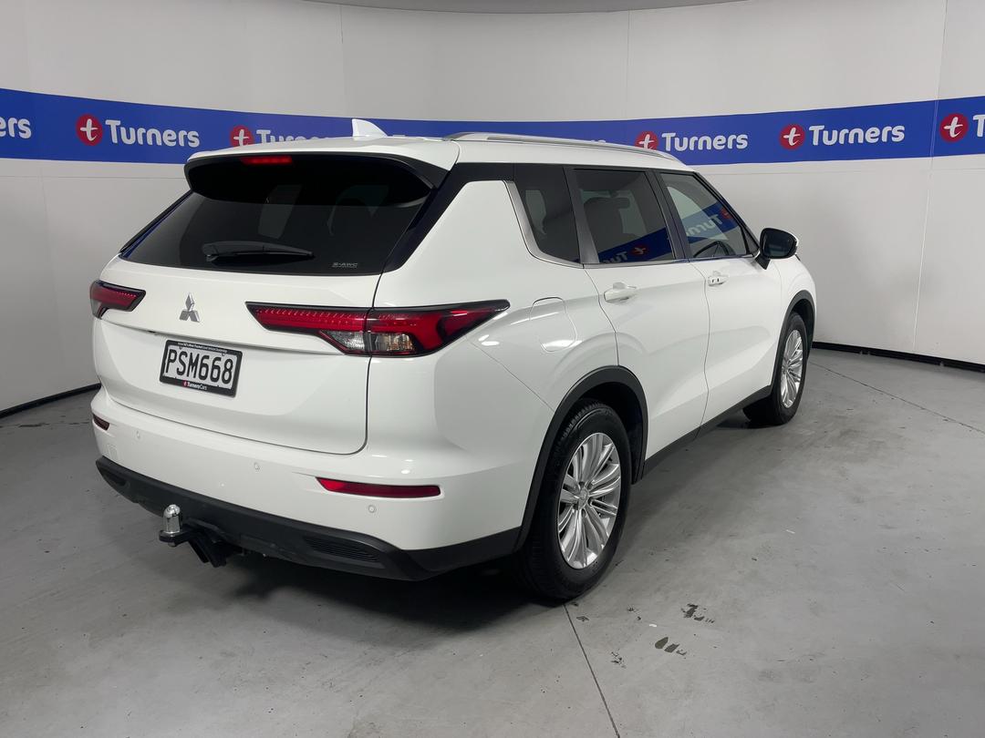 Photo '7' of Mitsubishi Outlander