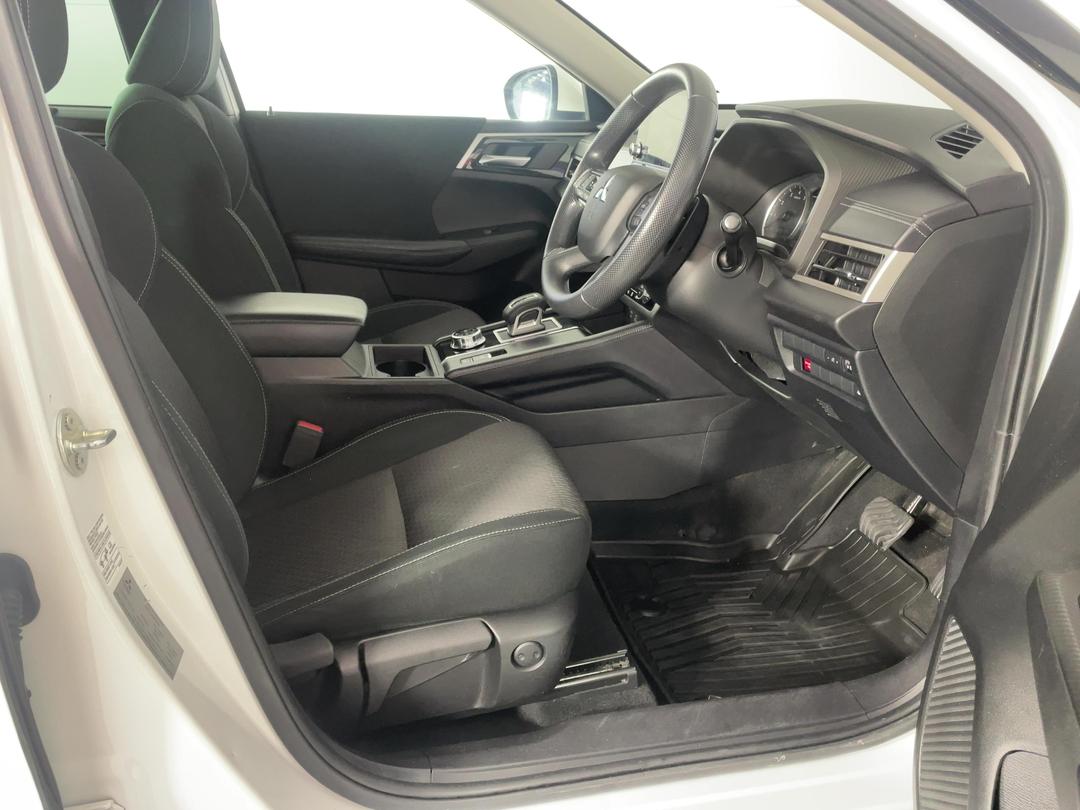 Photo '16' of Mitsubishi Outlander