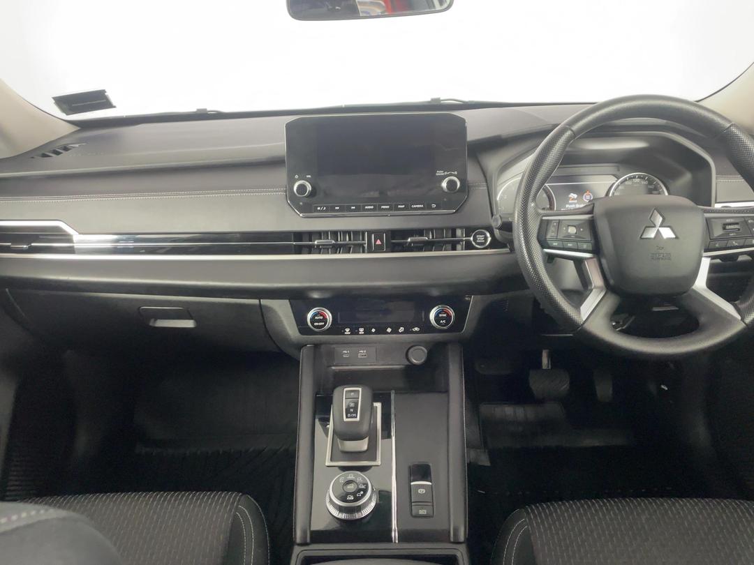Photo '17' of Mitsubishi Outlander